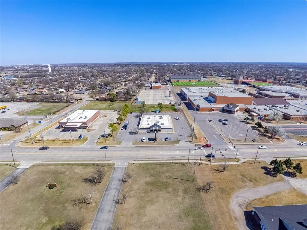 Photo 5 — 400 N Eastern Avenue, Moore, OK 73160