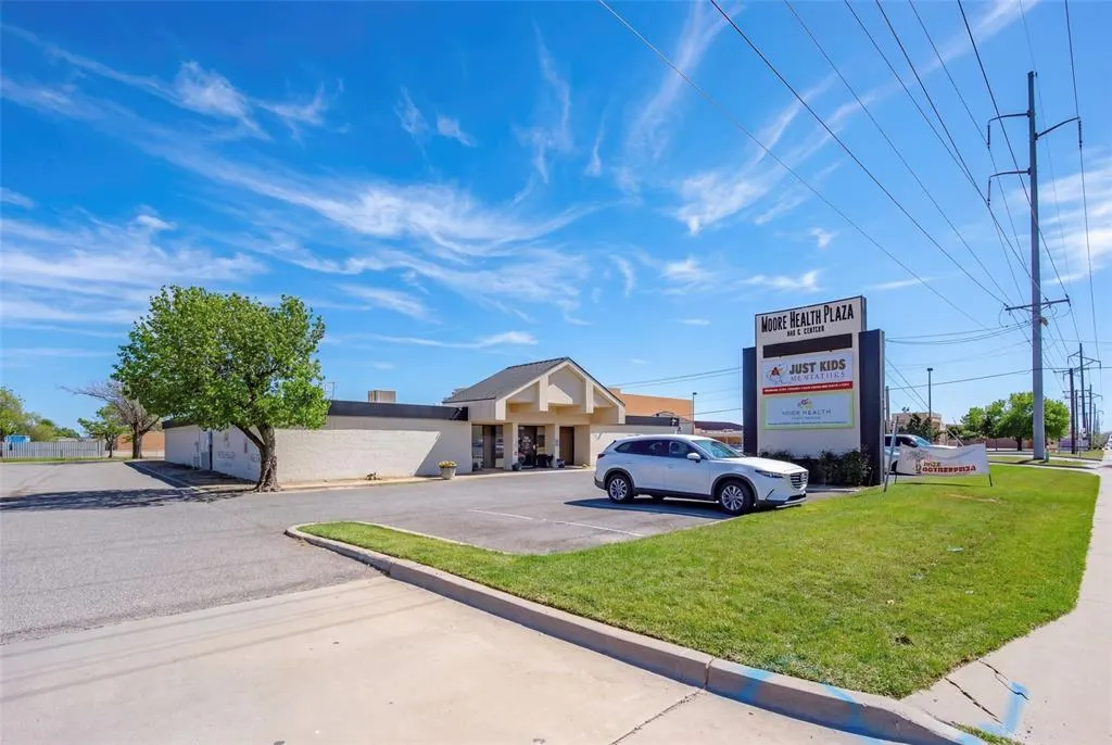 Photo 17 — 400 N Eastern Avenue, Moore, OK 73160