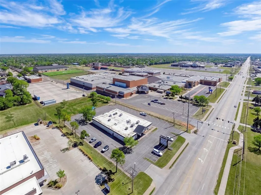 Photo 18 — 400 N Eastern Avenue, Moore, OK 73160