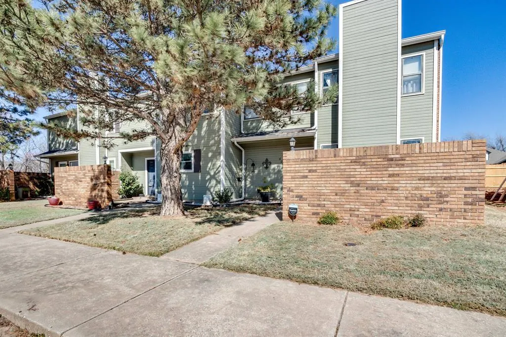 Front exterior — 6037 NW 54th Place, Warr Acres, OK 73122