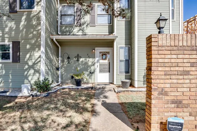 Photo 3 — 6037 NW 54th Place, Warr Acres, OK 73122