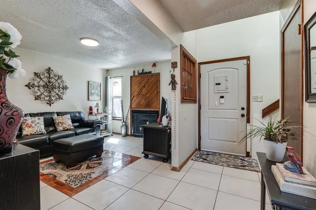 Photo 6 — 6037 NW 54th Place, Warr Acres, OK 73122
