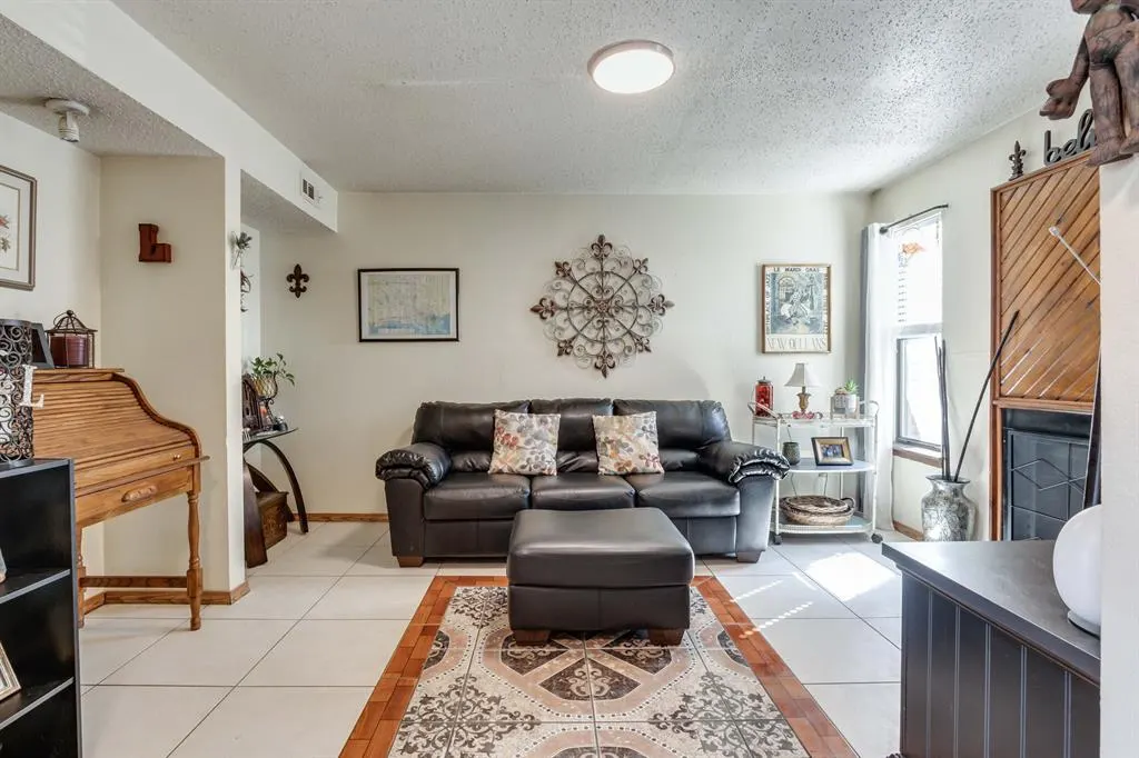 Photo 8 — 6037 NW 54th Place, Warr Acres, OK 73122