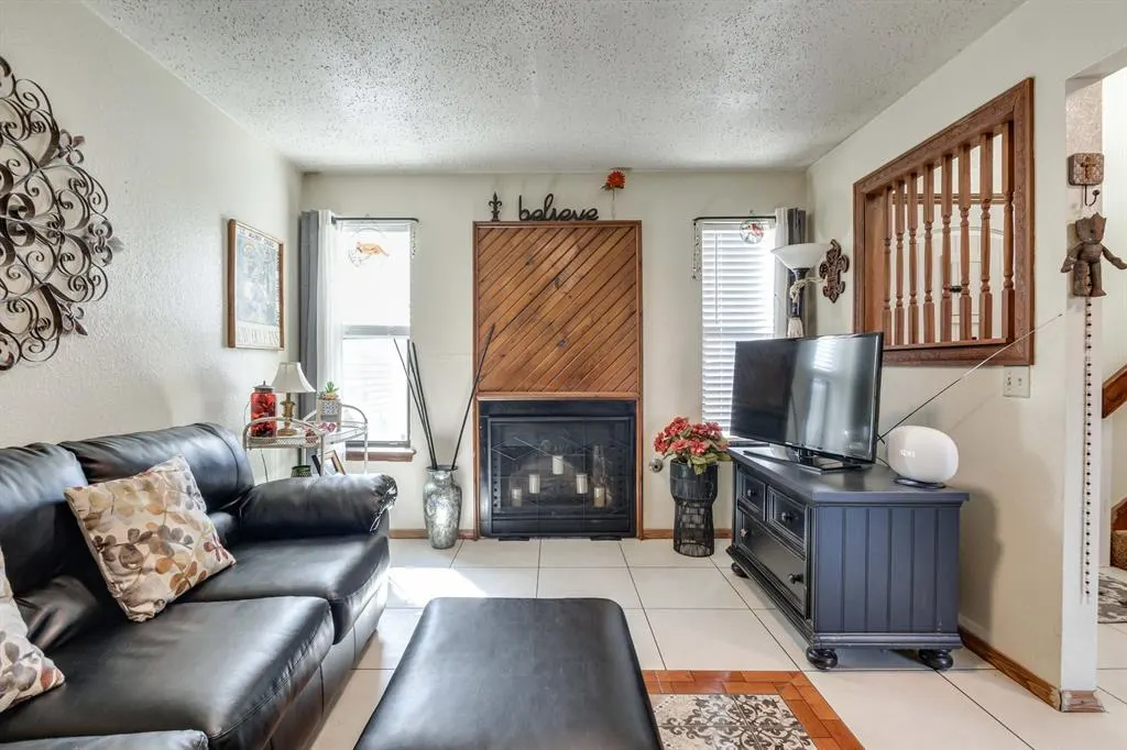 Photo 9 — 6037 NW 54th Place, Warr Acres, OK 73122