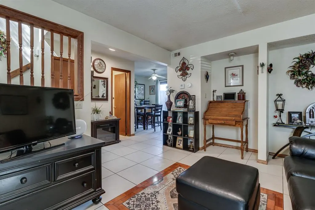 Photo 12 — 6037 NW 54th Place, Warr Acres, OK 73122