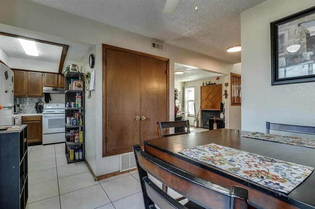 Photo 17 — 6037 NW 54th Place, Warr Acres, OK 73122