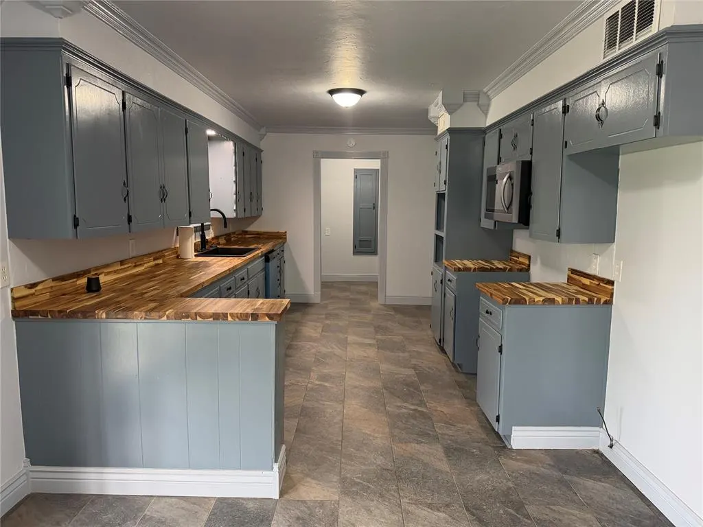 Photo 6 — 20 NW 15th Avenue, Ardmore, OK 73401