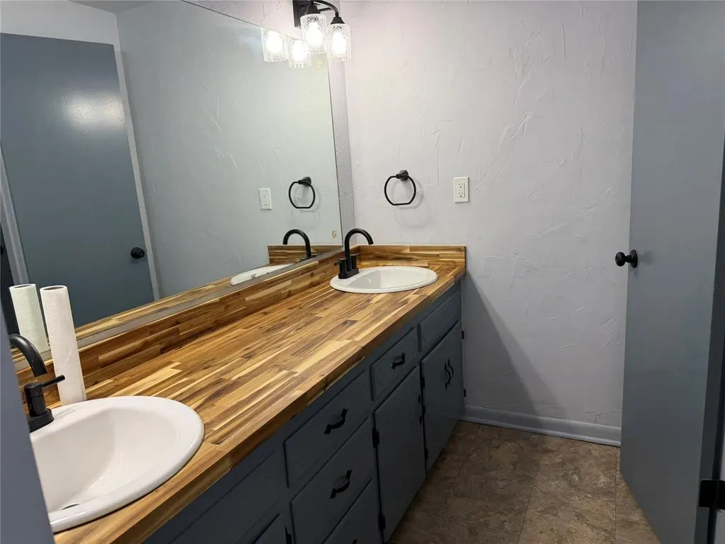 Photo 18 — 20 NW 15th Avenue, Ardmore, OK 73401