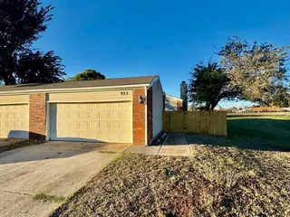 Sold home at 925 Swan Lake Court