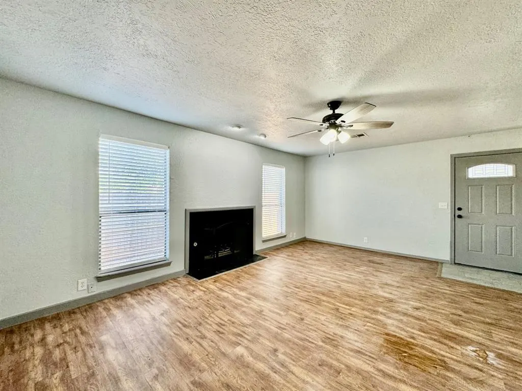 Photo 11 — 925 Swan Lake Court, Edmond, OK 73003