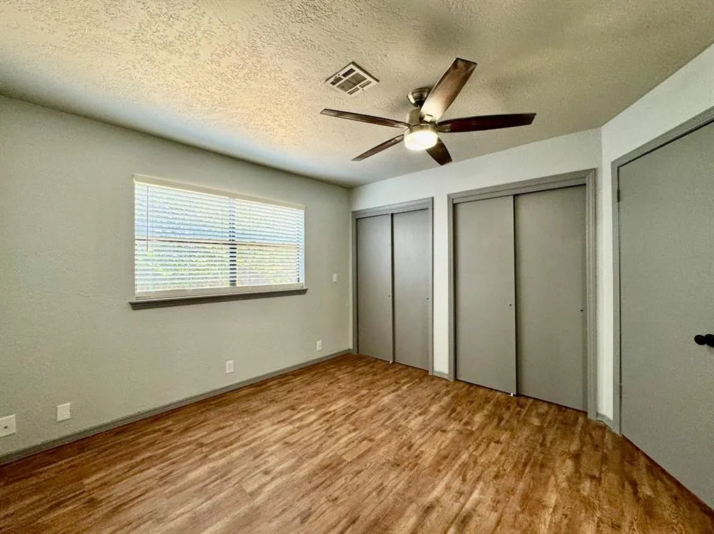 Photo 13 — 925 Swan Lake Court, Edmond, OK 73003