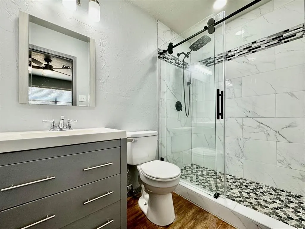 Photo 14 — 925 Swan Lake Court, Edmond, OK 73003