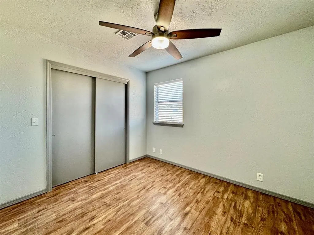 Photo 15 — 925 Swan Lake Court, Edmond, OK 73003