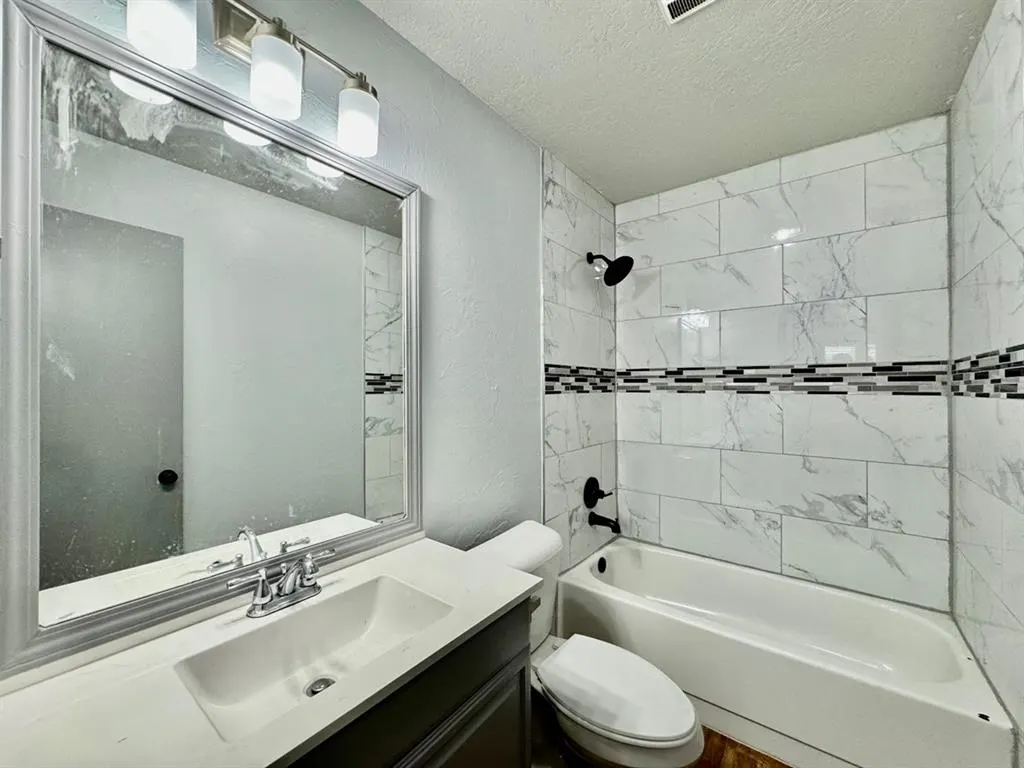 Photo 17 — 925 Swan Lake Court, Edmond, OK 73003