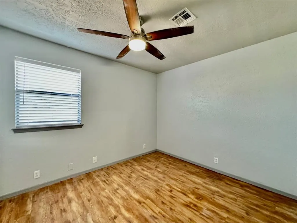 Photo 18 — 925 Swan Lake Court, Edmond, OK 73003