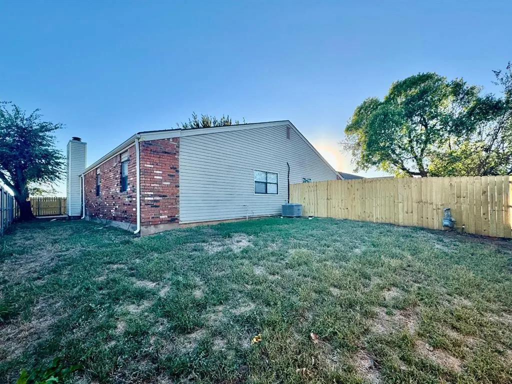 Photo 21 — 925 Swan Lake Court, Edmond, OK 73003