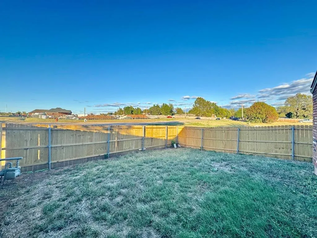 Photo 24 — 925 Swan Lake Court, Edmond, OK 73003