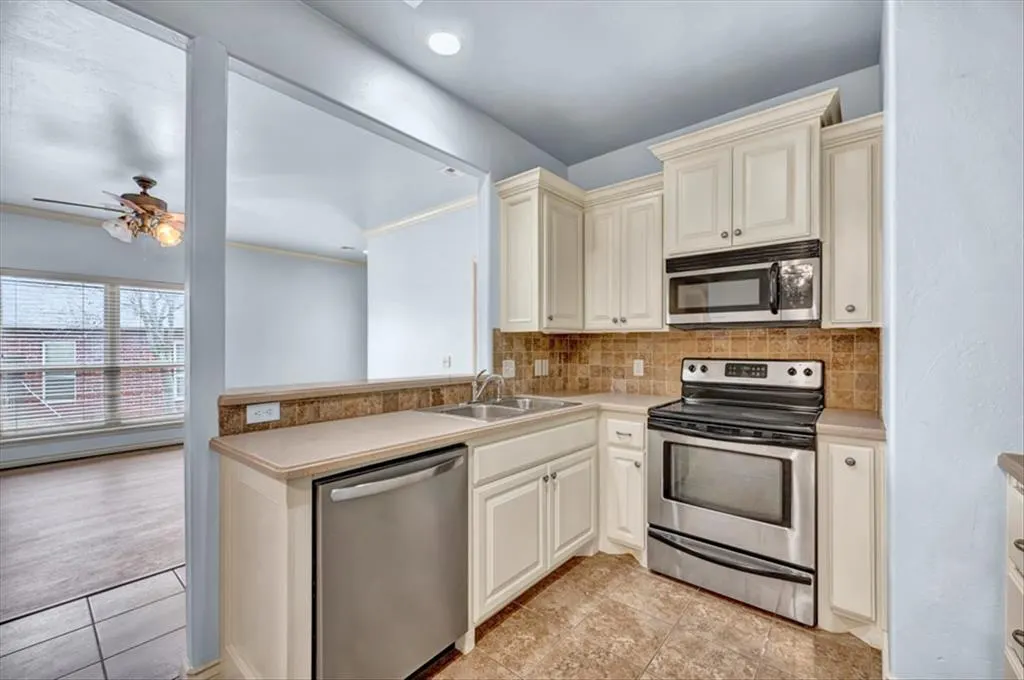 Photo 8 — 13823 Oxford Drive, Edmond, OK 73013