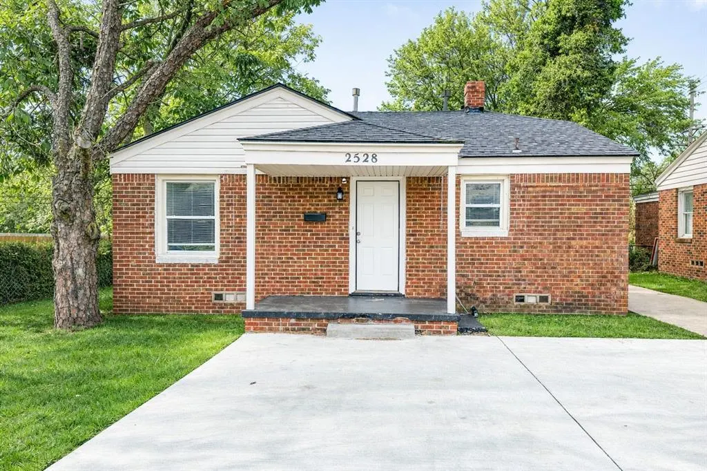 Front exterior — 2528 W I 44 Service Road, Oklahoma City, OK 73112