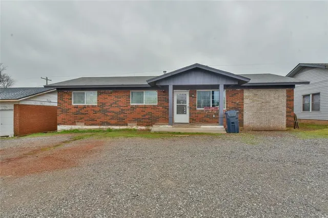 Photo 2 — 808 NE 36th Street, Oklahoma City, OK 73105