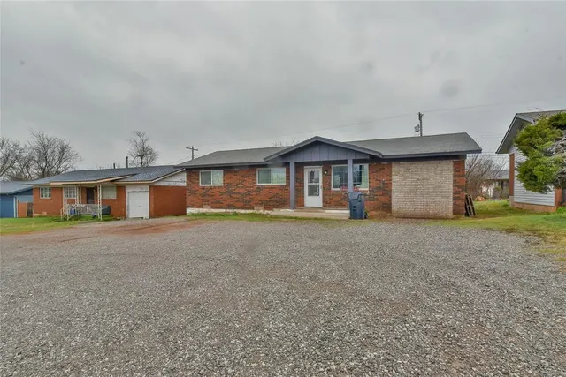 Photo 3 — 808 NE 36th Street, Oklahoma City, OK 73105