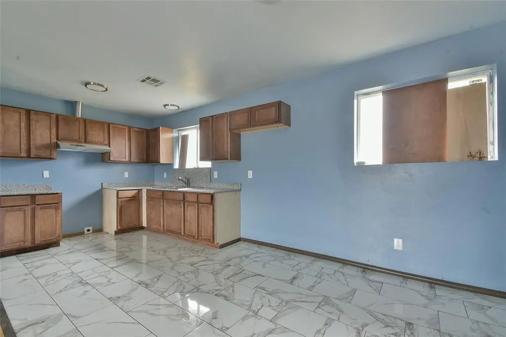 Photo 8 — 808 NE 36th Street, Oklahoma City, OK 73105