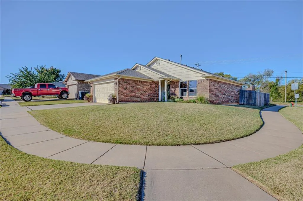 Photo 4 — 2501 Flame Lily Road, Oklahoma City, OK 73128