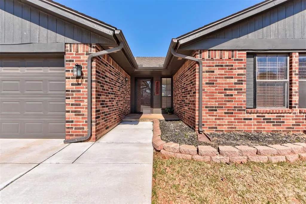 Photo 2 — 7509 Cecilia Place, Oklahoma City, OK 73162