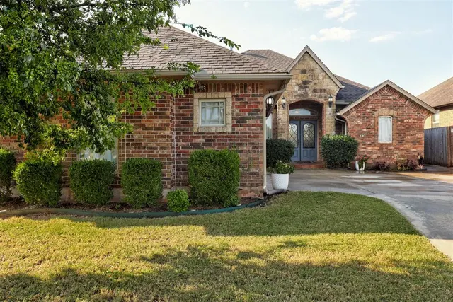 Photo 5 — 2600 SE 39th Street, Moore, OK 73160