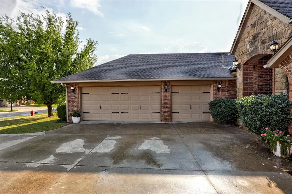 Photo 6 — 2600 SE 39th Street, Moore, OK 73160