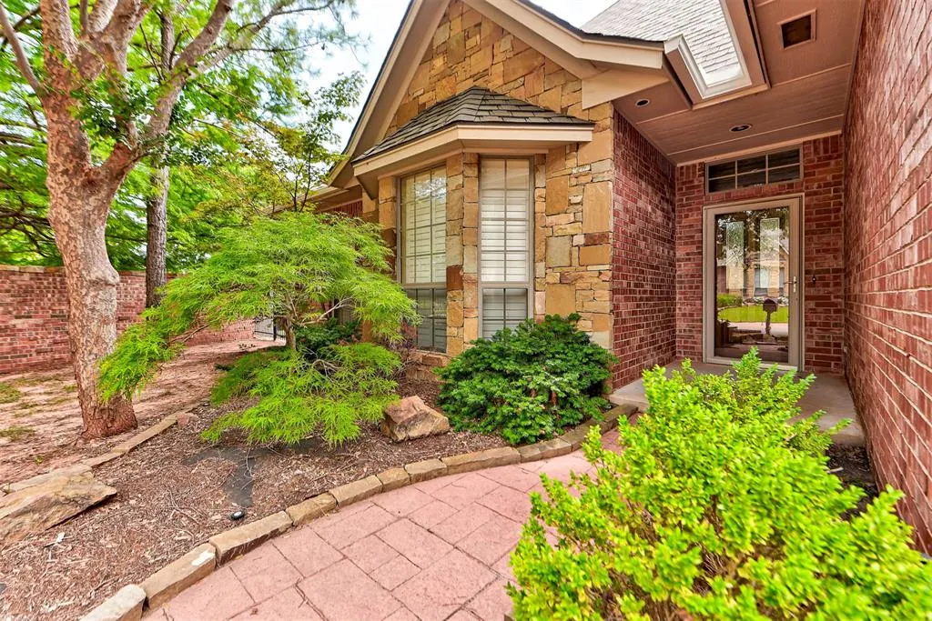 Photo 3 — 90 Olde Village Way, Edmond, OK 73013
