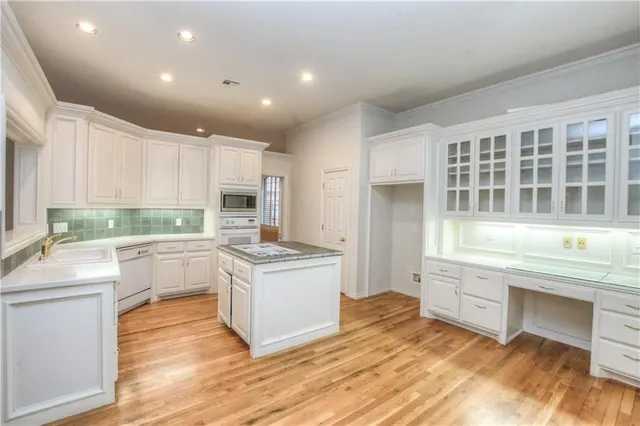 Photo 8 — 1009 Riviera Drive, Norman, OK 73072