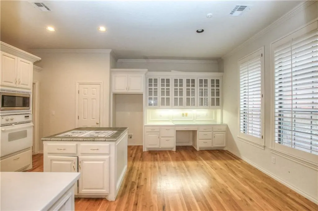 Photo 9 — 1009 Riviera Drive, Norman, OK 73072
