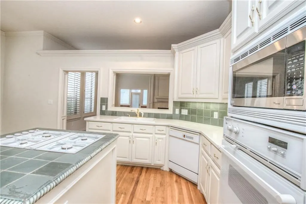 Photo 11 — 1009 Riviera Drive, Norman, OK 73072
