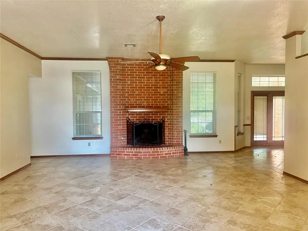 Photo 2 — 3717 Barwick Drive, Norman, OK 73072