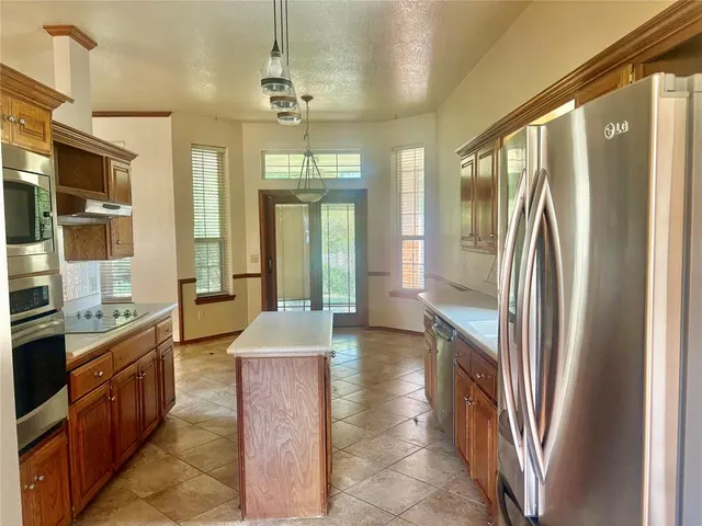Photo 5 — 3717 Barwick Drive, Norman, OK 73072