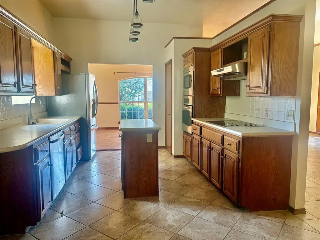 Photo 9 — 3717 Barwick Drive, Norman, OK 73072