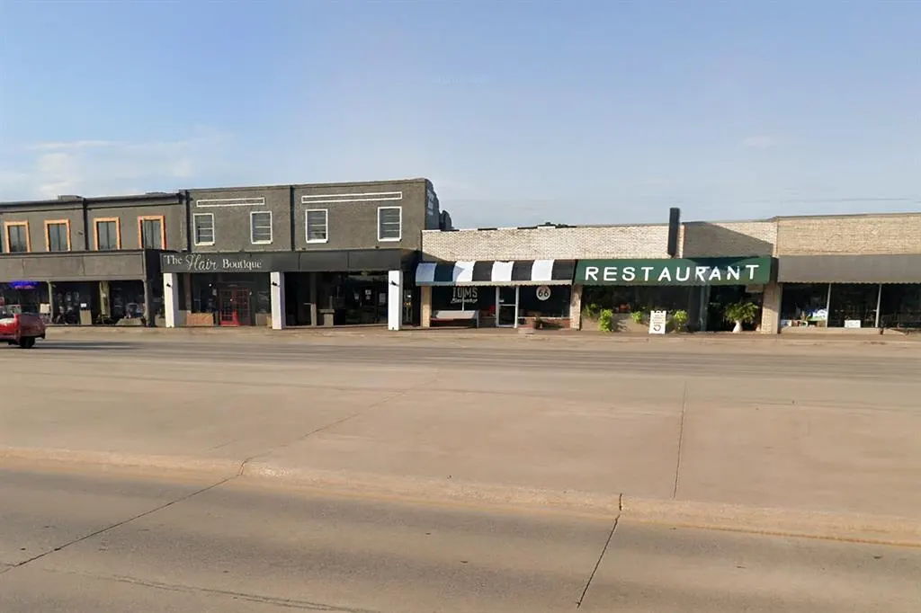 Photo 3 — 6718 NW 39th Expressway, Bethany, OK 73008