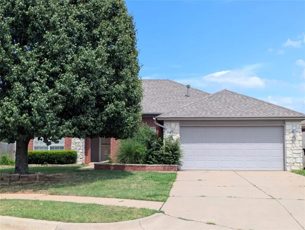 Front exterior — 2604 Southern Hills Drive, Moore, OK 73160