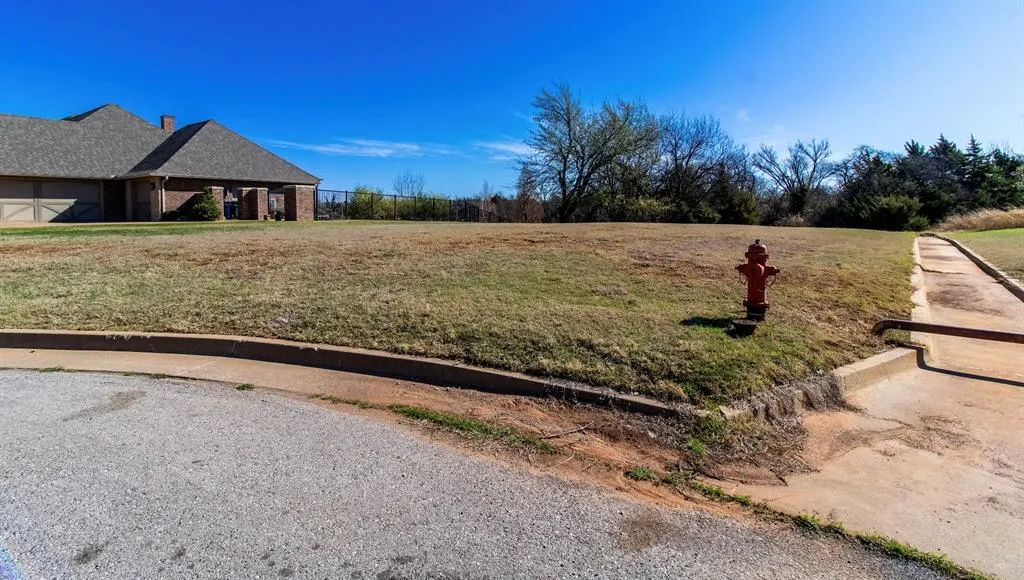 Photo 6 — 13100 Mackinac Island Drive, Oklahoma City, OK 73142
