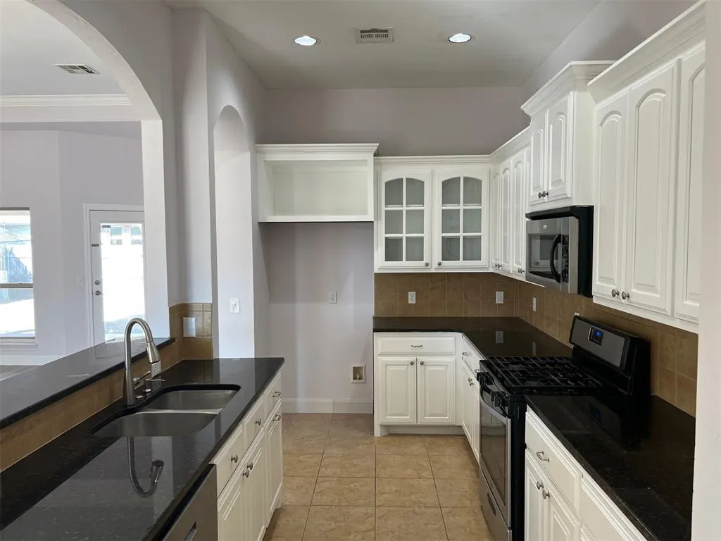 Photo 2 — 19449 Northpark Court, Edmond, OK 73012