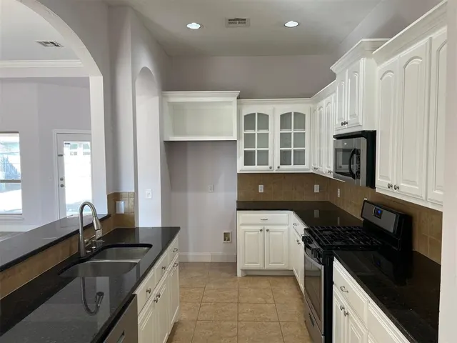 Photo 2 — 19449 Northpark Court, Edmond, OK 73012