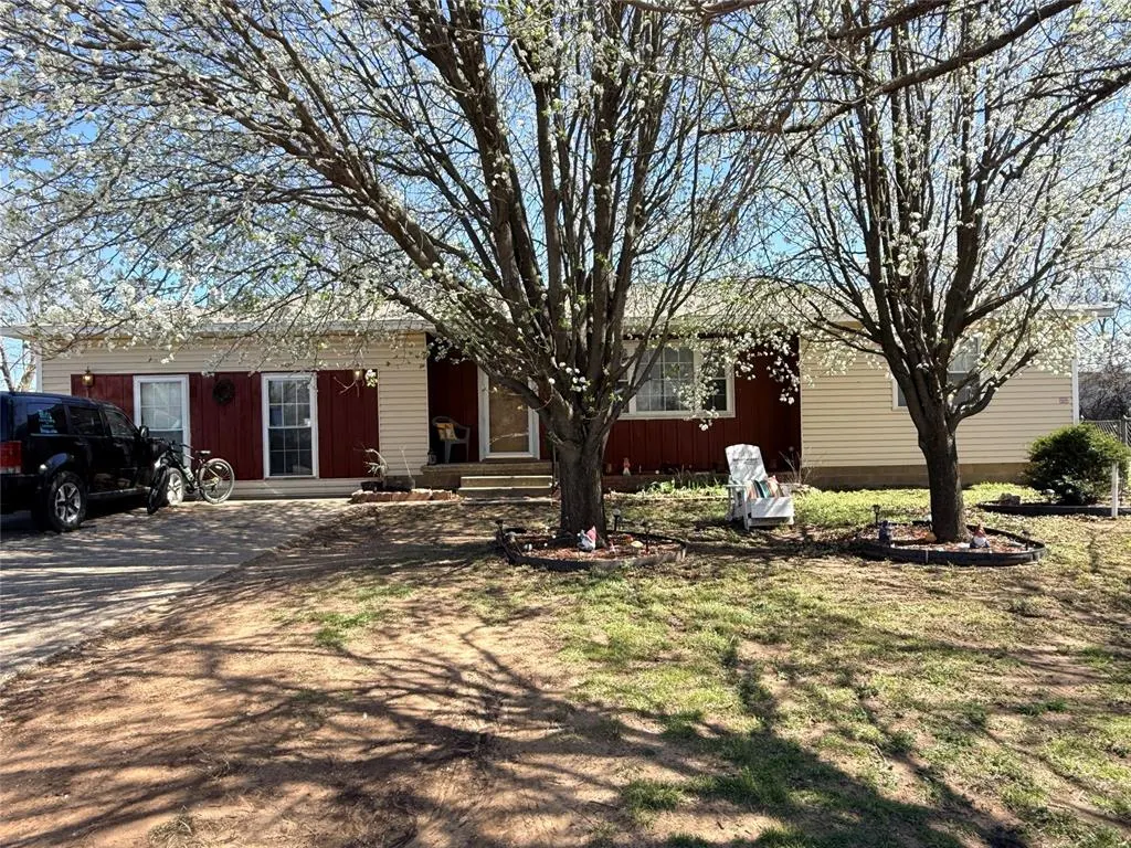 Front exterior — 309 N Dawson Street, Meeker, OK 74855