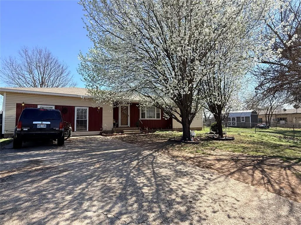 Photo 2 — 309 N Dawson Street, Meeker, OK 74855