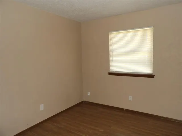 Photo 7 — 510 NE 18th Street, Moore, OK 73160
