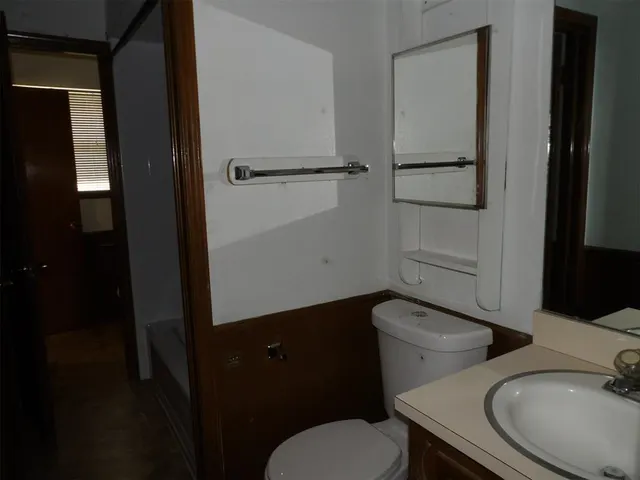 Photo 8 — 510 NE 18th Street, Moore, OK 73160