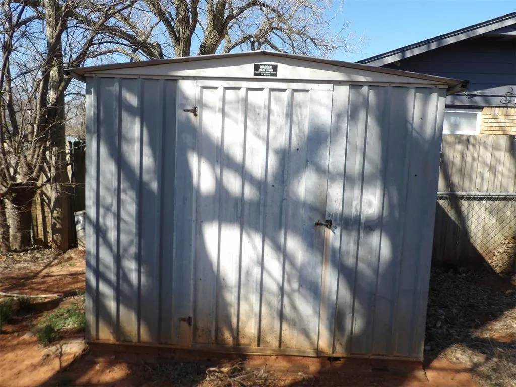 Photo 11 — 510 NE 18th Street, Moore, OK 73160