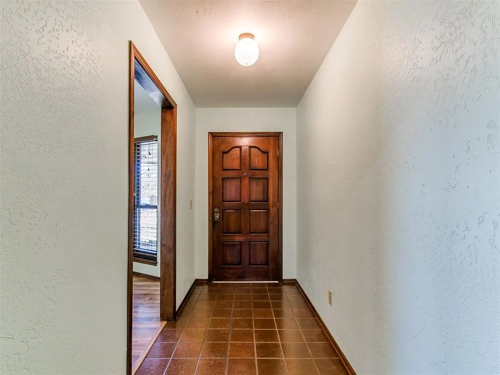 Photo 3 — 7805 Westwood Lane, Oklahoma City, OK 73169