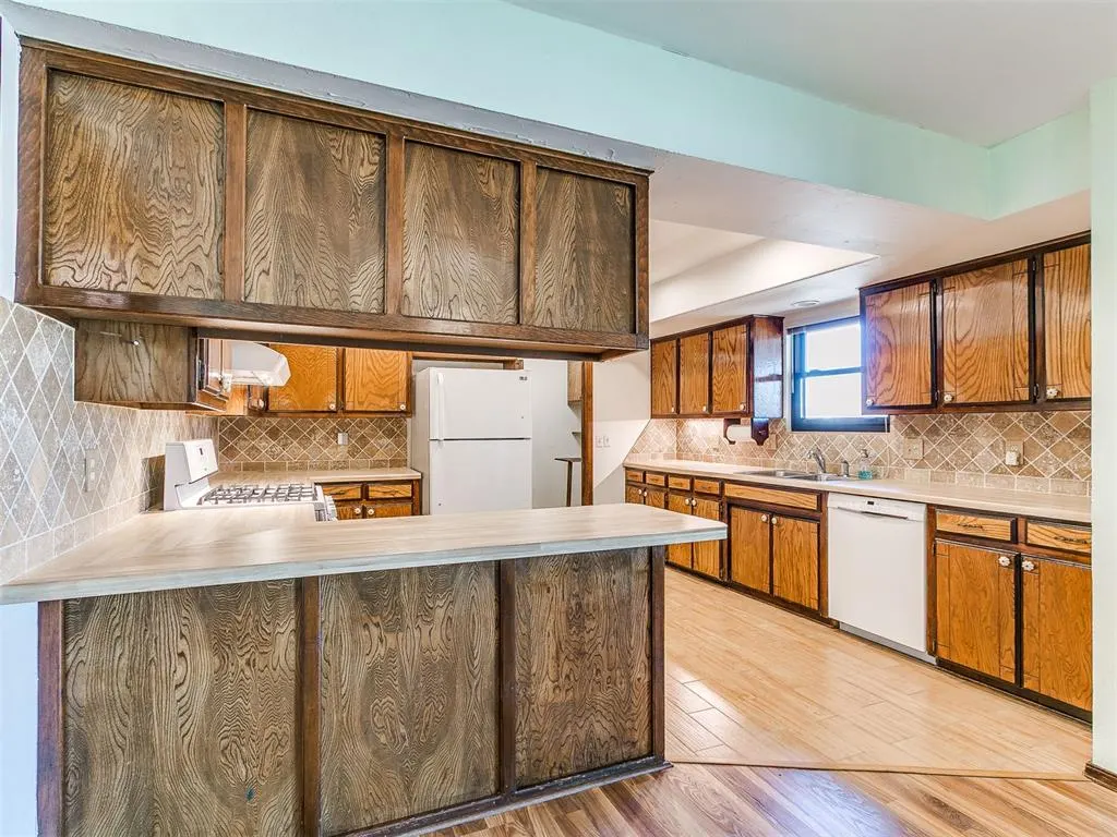 Photo 11 — 7805 Westwood Lane, Oklahoma City, OK 73169