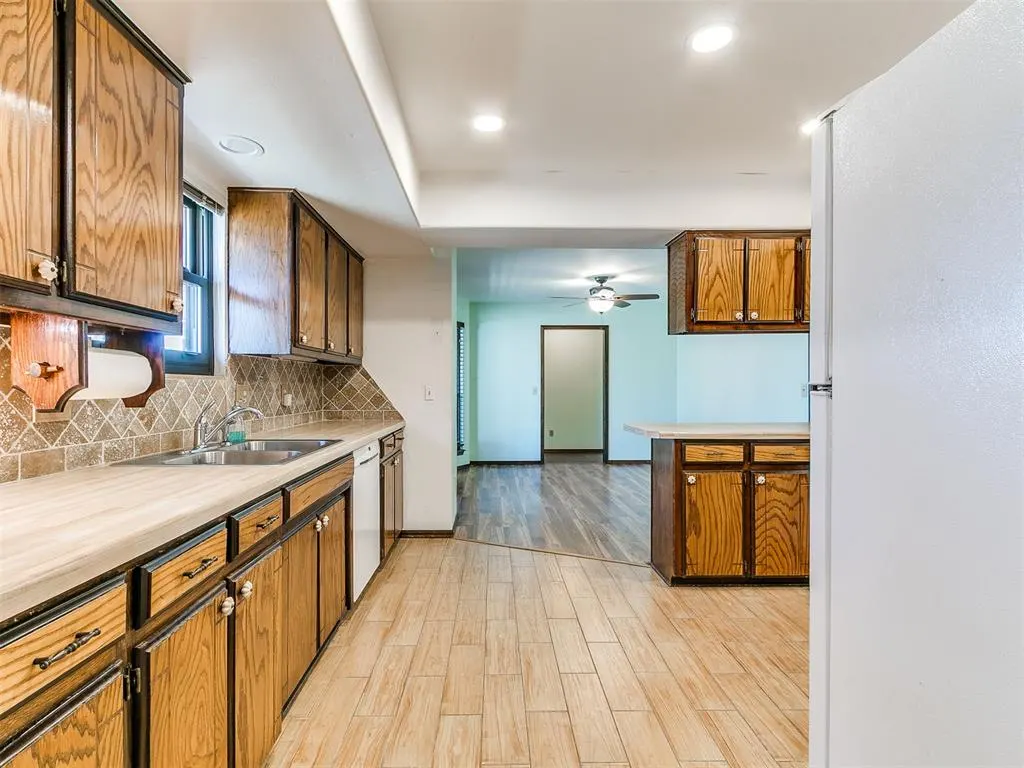 Photo 15 — 7805 Westwood Lane, Oklahoma City, OK 73169